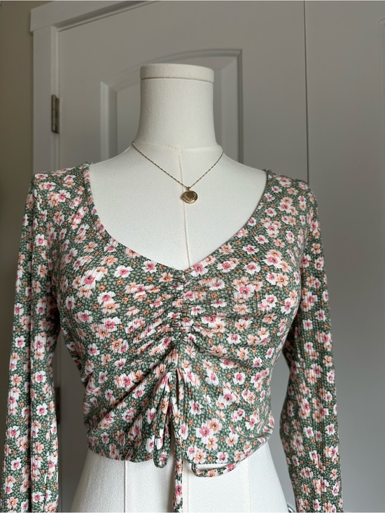 Pie In The Sky Tops - Green Floral Ruched Long Sleeve Crop Top